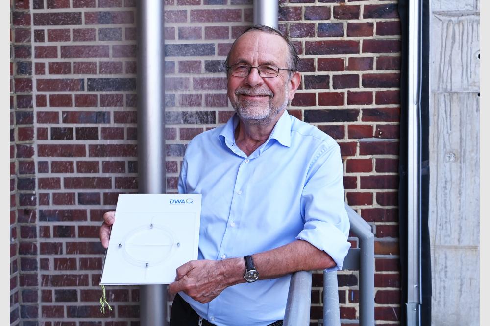 Ehrung f&uuml;r Prof. Dr. Bernhard Falter